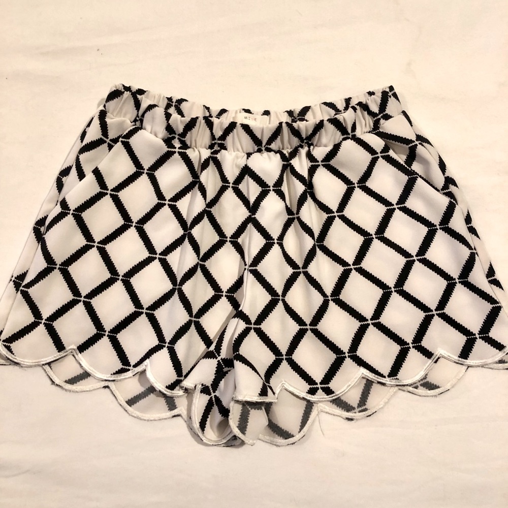 Black and White Patterned Short